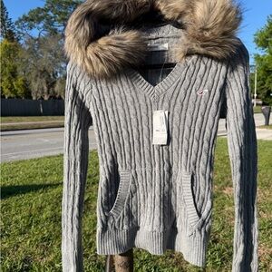 Hollister Light Gray Cable-Knit V-Neck Sweater with Faux-Fur Hood